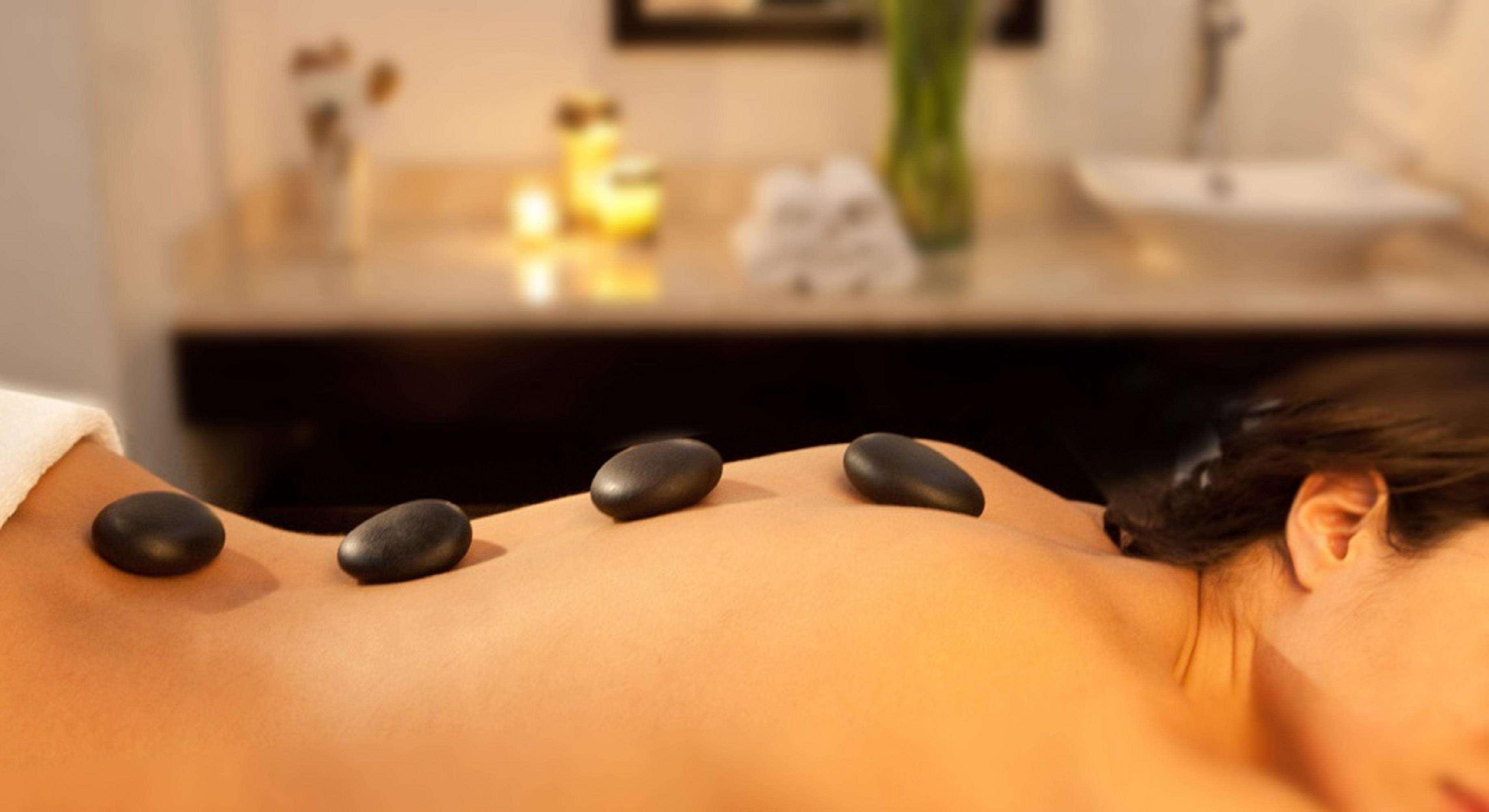 Kenzi Menara Palace & Resort Marrakesh Bagian luar foto Hot stone massage