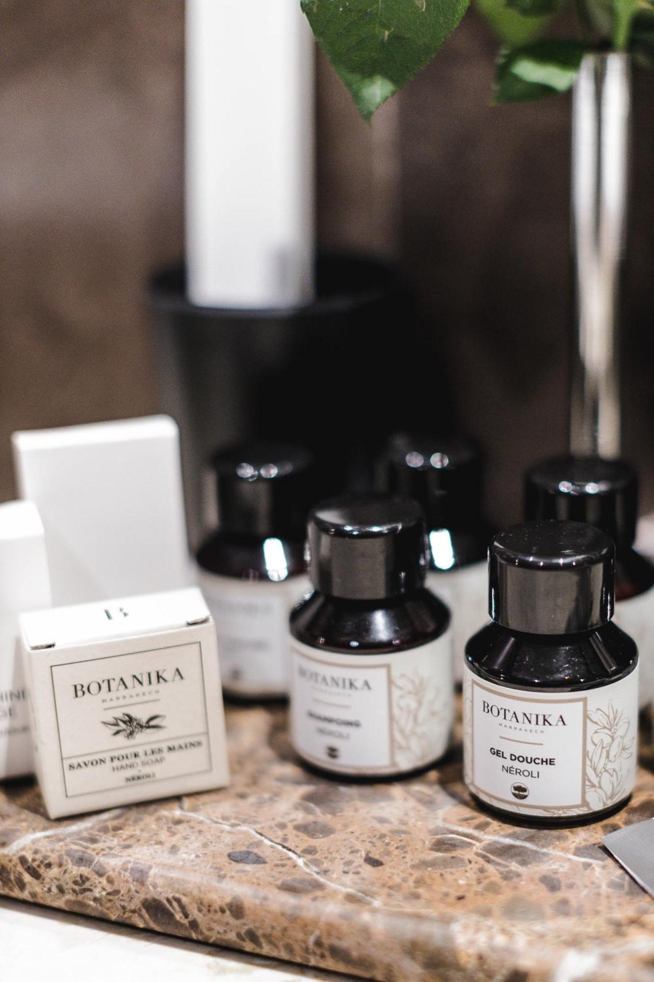 Kenzi Menara Palace & Resort Marrakesh Bagian luar foto Botanika products