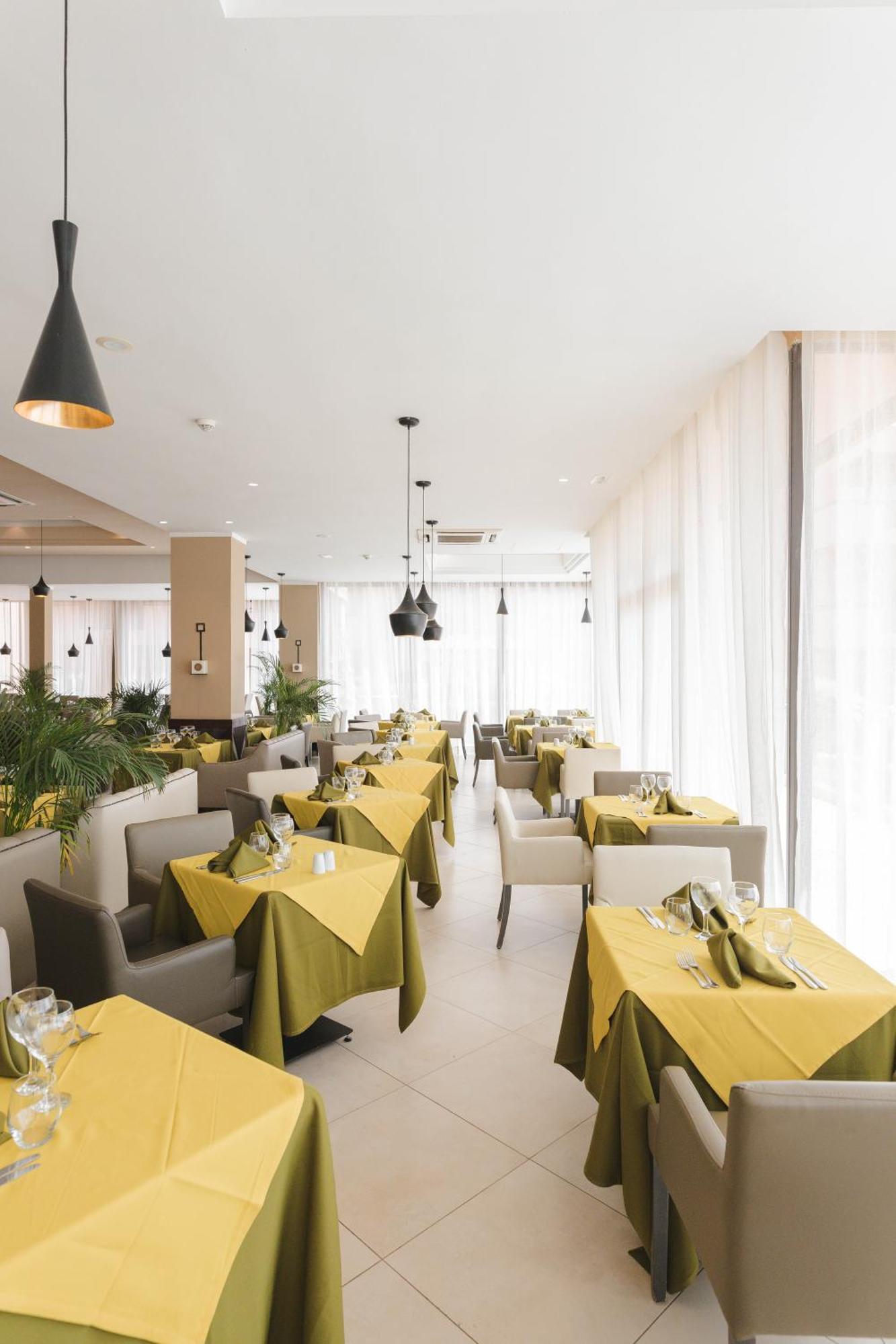 Kenzi Menara Palace & Resort Marrakesh Bagian luar foto Restaurant