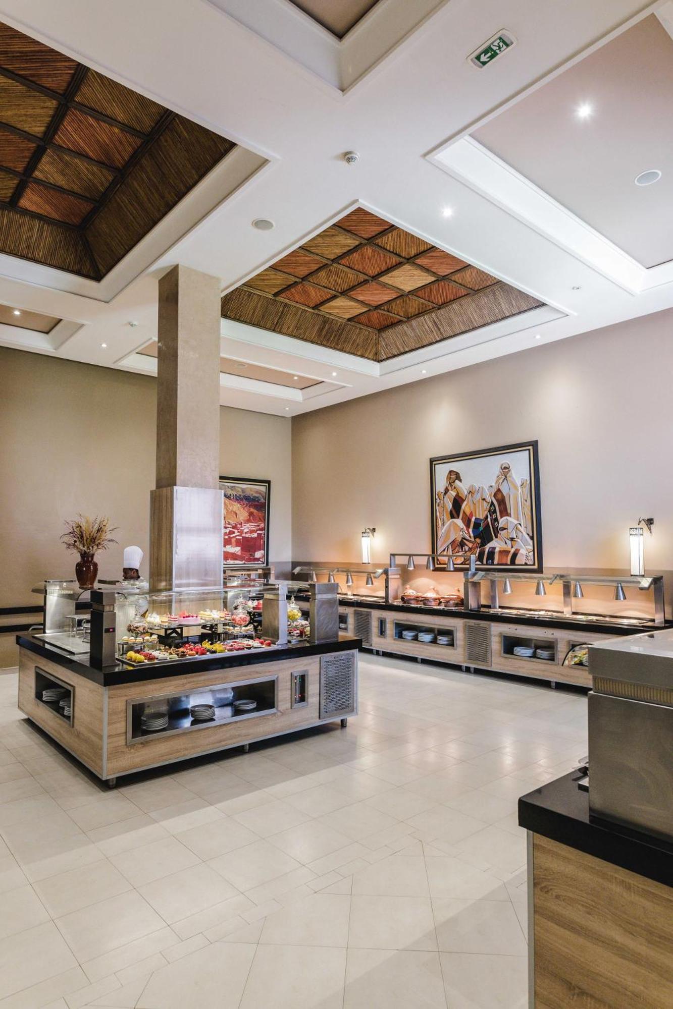 Kenzi Menara Palace & Resort Marrakesh Bagian luar foto The buffet at the hotel