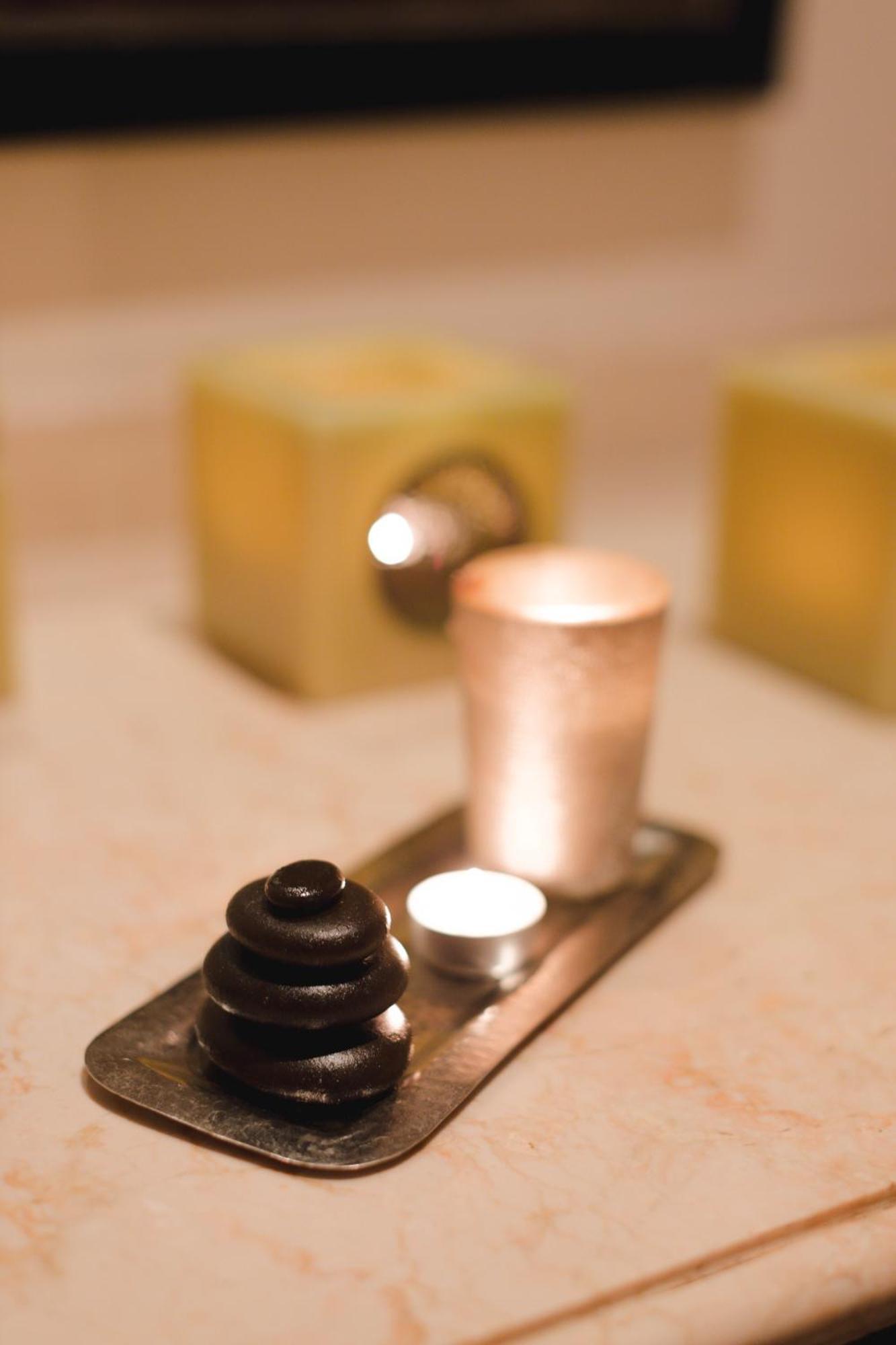 Kenzi Menara Palace & Resort Marrakesh Bagian luar foto A weight and a cylinder